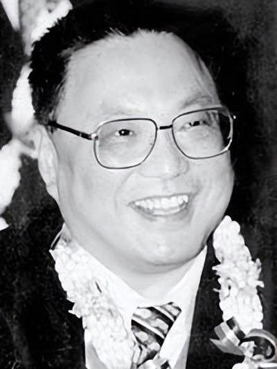 美国海明威的《桥边的老人》的简介，桥边的老人，海明威笔下的战争与人性微光